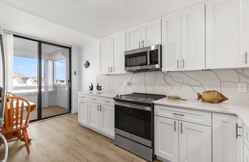 Redington Shores Condo | ☀Beachfront Condo🌴Wrap Around Private Balcony🐬Redington Towers 3A🌞Heated Pool