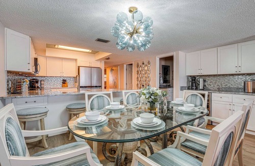 Redington Shores Condo | Beachfront Condo w/Pool in Redington Shores
