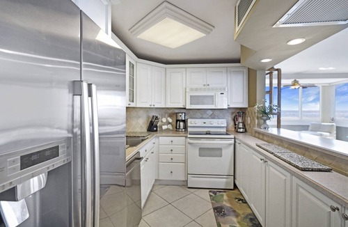 Galt Mile Condo | Beachfront condo-We are on the Beach-Views every window-Patio Pool-No resort fee