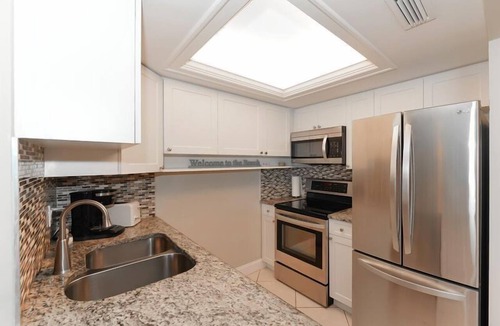 Siesta Key Condo | Beachfront Condo - 2-Bedroom - Luxury - Directly on Crescent Beach