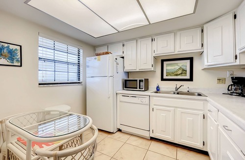 New Smyrna Beach Condo | Beachfront Corner unit overlooking pool | Walk to shopping and dining | HA501