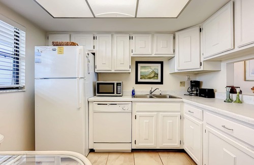 New Smyrna Beach Condo | Beachfront Corner unit overlooking pool | Walk to shopping and dining | HA501