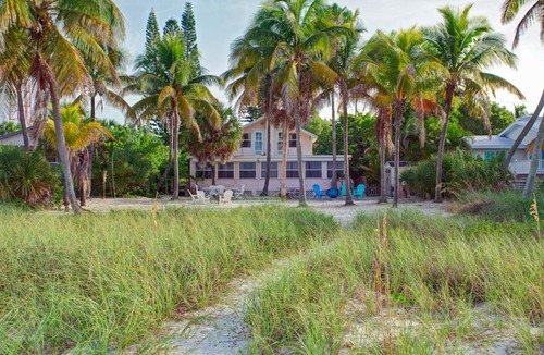 Mid Island House | Beachfront Dunes, Sleeps 8, 3 Bedrooms plus Den, Gulf Front, Pet Friendly