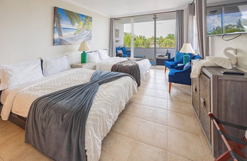 Galt Mile Resort | Beachfront Resort Hotel Room with Balcony