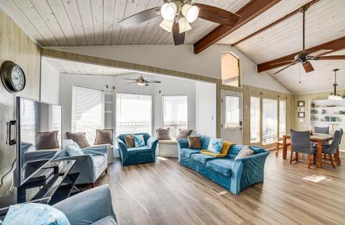 Galveston House | Beachfront Serenity in Galveston! Group-Ready Home