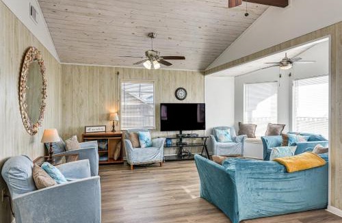 Galveston House | Beachfront Serenity in Galveston! Group-Ready Home