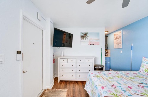 Bostwick Park Apartment | Beachfront Studio w/Community Indoor Pool!