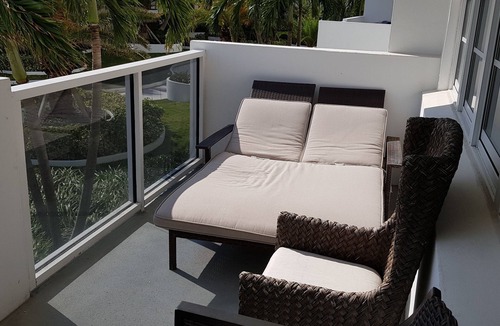 South Beach House | Beachfront studio with living balcony in the heart of Miami Beach