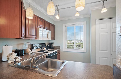 Holiday Isle Condo | Beachfront Views + Amazing Amenities – Islander 512