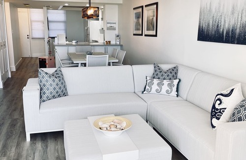 Marco Island Condo | 🏖 Beachfront Weekly Rental, Marco Island, Pool, Pickleball, Romantic Escape
