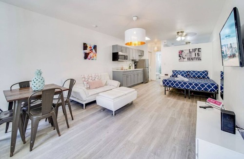 South Beach Condo | Beachside 1 b/r, w/2 Queen Beds, Ocean Drive SOBE
