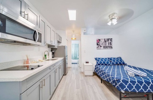 South Beach Condo | Beachside 1 b/r, w/2 Queen Beds, Ocean Drive SOBE