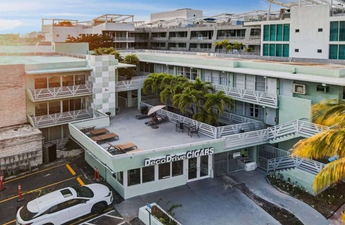 South Beach Condo | Beachside 1 b/r, w/2 Queen Beds, Ocean Drive SOBE