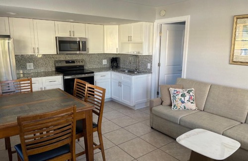 Redington Shores Apartment | Beachside 1 bedroom condo-motel