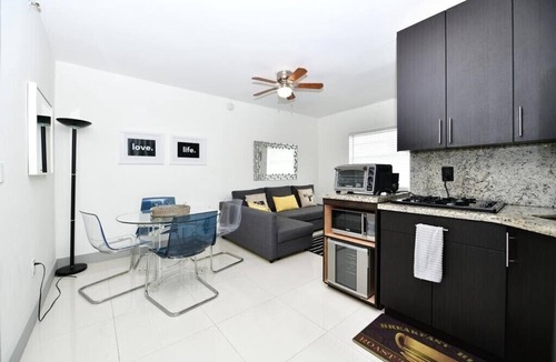 South of Fifth Condo | Beachside 3rdOcean Dr 2Bed -1Bath- Pool- 2 Beach Chairs & 1 Umbrella