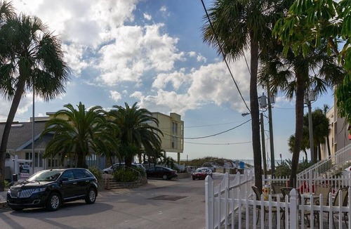 Clearwater Beach Cottage | Beachside Cottage just 20 seconds to the beach