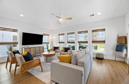 Galveston House | Beachside Cottage, Private pool close to beach