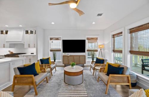 Galveston House | Beachside Cottage, Private pool close to beach
