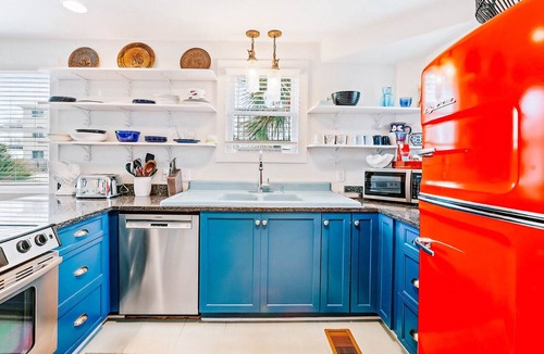 Ocean Cay House | ☀️ Beachside with Private Beach Access ☀️ 4 luxurious King bedrooms & 4 baths ☀️ Comfortably sleeps up to 8 guests ☀️ Outdoor Kitchen and Dining ☀️ Within walking distance of 2 restaurants: SaltLife & Sandbar ☀️ Outdoor Kitchen ☀️