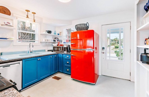 Ocean Cay House | ☀️ Beachside with Private Beach Access ☀️ 4 luxurious King bedrooms & 4 baths ☀️ Comfortably sleeps up to 8 guests ☀️ Outdoor Kitchen and Dining ☀️ Within walking distance of 2 restaurants: SaltLife & Sandbar ☀️ Outdoor Kitchen ☀️