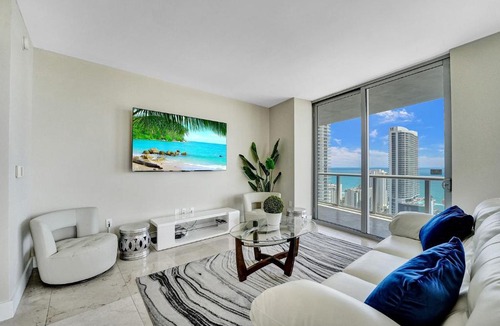 Hallandale Beach Apartment | Beachwalk Resort