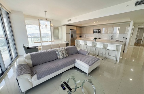 Hallandale Beach Hotel | Beachwalk Resort