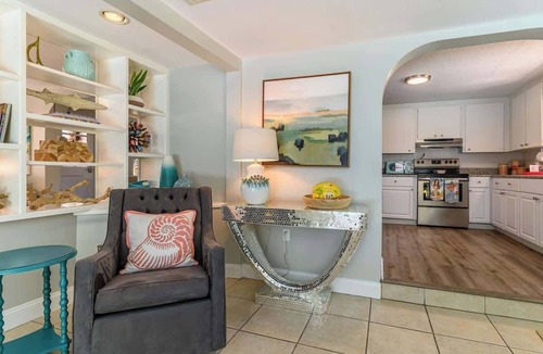 Sarasota House | Beachy Cottage close to Siesta | 3 Bed | Huge Pool