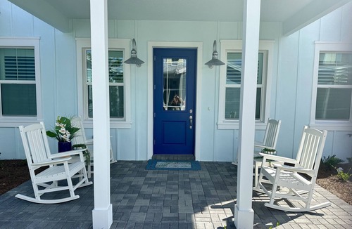 Naples Cottage | Beachy cottage just minutes from Downtown Naples and the beaches!