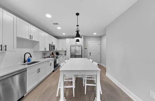 Deerwood Apartment | Beachy Oasis: Posh 2BR/2BA with Pool & Gym