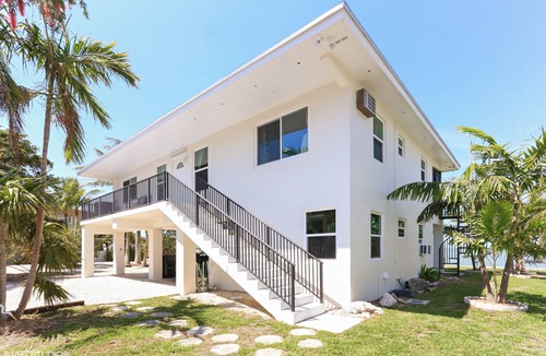 Islamorada House | Beautiful 2/2 Islamorada Home Directly on Florida Bay (28 Day Minimum Rental)