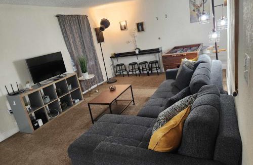 Southwest Orlando House | Beautiful 2-Bedroom Condo Near Universal and other Orlando Attractions, King Bed & Wi-Fi