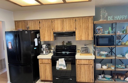 Spring Hill House | Beautiful 2-bedroom house with in convenient Spring Hill