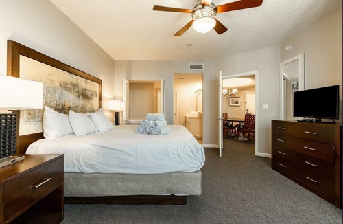 Brush - Stewarts Resort | Beautiful 3BD/2Bath Daytona Suite - Pools, Lazy River, Bar, Slides
