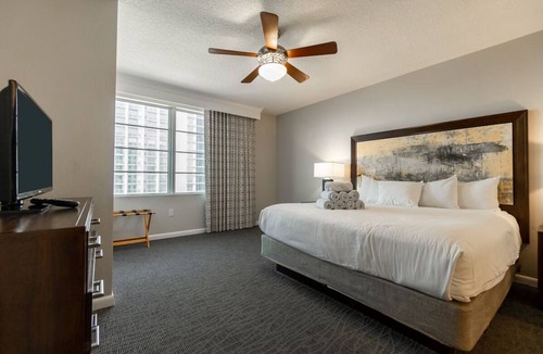 Seabreeze Historic District Resort | Beautiful 3BD/3Bath suite in Daytona - Beach, Pools, Lazy River, Bar, Slides