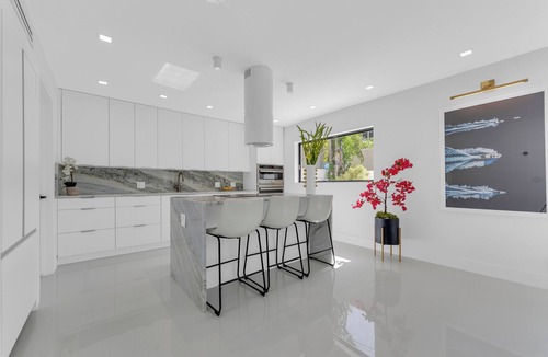 Lauderdale Beach House | Beautiful 4-bedroom beach house with pool and AC/Downtown