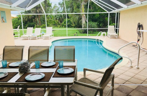 Central Naples House | BEAUTIFUL 4 BR Briarwood villa with spacious pool area- VACATION STARTS HERE!