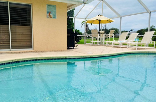 Central Naples House | BEAUTIFUL 4 BR Briarwood villa with spacious pool area- VACATION STARTS HERE!
