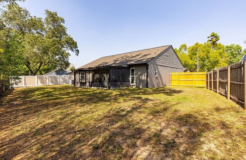 Seffner Community Alliance House | Beautiful 5 Beds, Fast Wifi/TV, Washer/Dryer