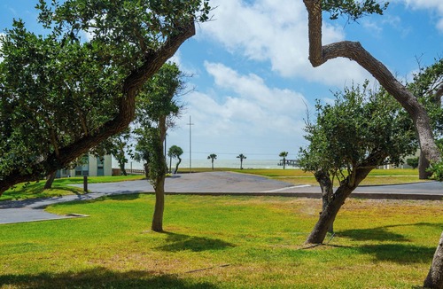 Aransas County Condo | Beautiful Bay View Condo | Cozy Interior + Pool & Bay Access!