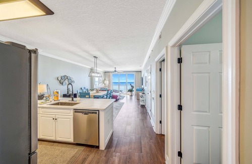 Long Beach Condo | Beautiful beach front condo! 5th floor, end unit! Huge oversized balcony!