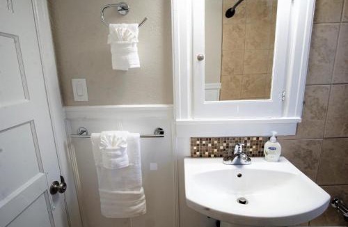 Greeley Apartment | Beautiful Bungalow Next to UNC - Free Cruiser Bikes!
