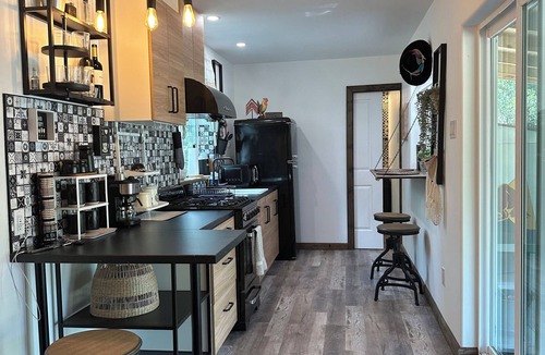 Nichols RV Rental | Beautiful Container Home in Lithia, FL for 4 people.