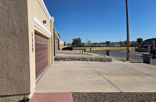 Biggs Field House | Beautiful Cozy 4 bedroom Home With Great Location!