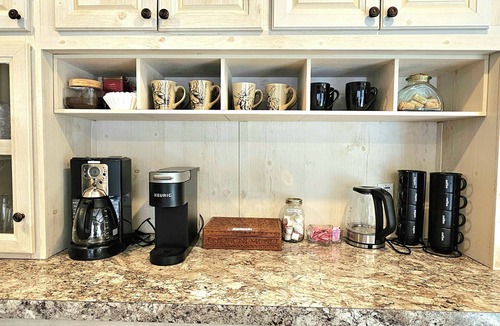 Blue Ridge Cottage | Beautiful, cozy house, close to the Marina & Downtown