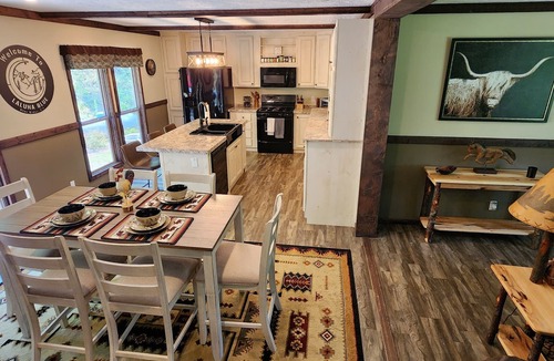 Blue Ridge Cottage | Beautiful, cozy house, close to the Marina & Downtown