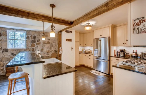 Evergreen Cottage | Beautiful Creekside Cabin, Rooftop Hot Tub, 15min2 Red Rocks, No Pets, Licensed!