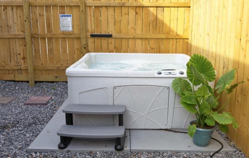 Old East Hill House | Beautiful Historic Downtown Pensacola Charmer Hot Tub BBQ