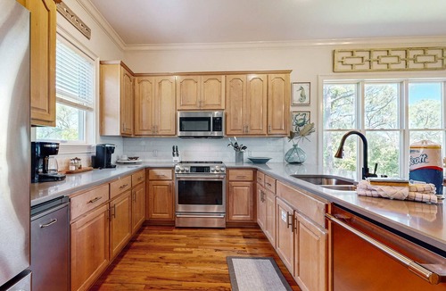 Plantation House | Beautiful home near the beach with community pool, gym, tennis