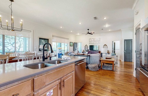 Plantation House | Beautiful home near the beach with community pool, gym, tennis