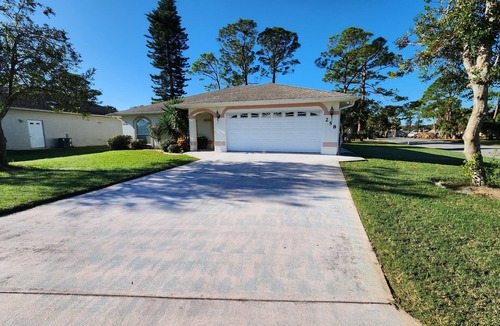New Smyrna Beach House | Beautiful House overlooking Golf Course 10 min beach